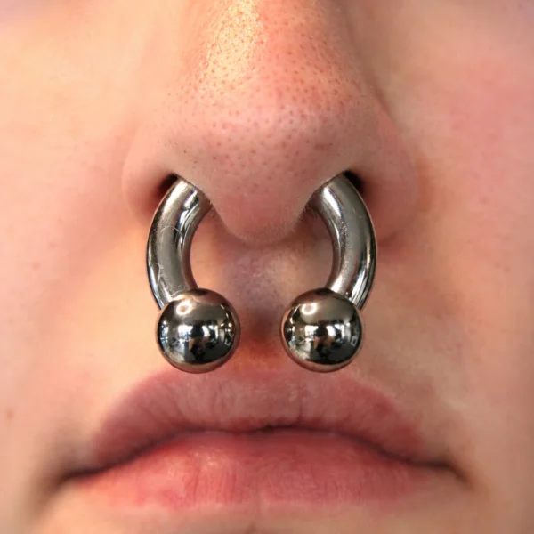 Piercing Septum Fer à Cheval Acier Chirurgical 316L Gros Diamètre Piercing Septum Fer à Cheval Acier Chirurgical 316L Gros Diamètre.