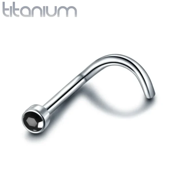 Piercing Nez Stud Courbé Titane Poli à Zircon Noir 2 mm Piercing Nez Stud Courbé Titane Poli à Zircon Noir 2 mm.