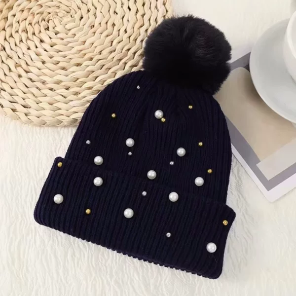 Bonnet noir Incrusté de Perles avec Pompon (2e vue) Bonnet noir Incrusté de Perles avec Pompon (2e vue)