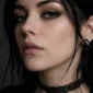 Femme avec Piercing Labret Titane Zirconium & Pointe Suspendue à la Lèvre (labret classique).