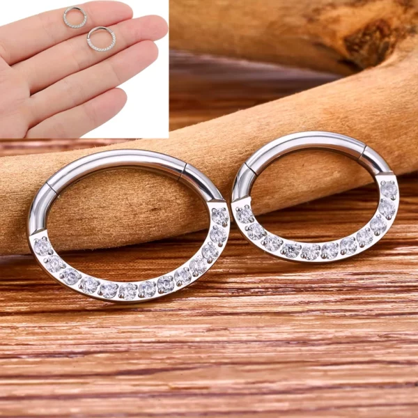 Piercing Anneau À Charnière en Titane Auréole d’Étoiles (expo) Piercing Anneau À Charnière en Titane Auréole d’Étoiles (expo)