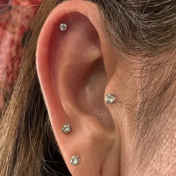 Piercing Labret Zircon Noir ou Blanc (oreille) Piercing Labret Zircon Noir ou Blanc (oreille).