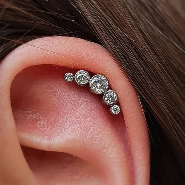 Piercing Labret en Titane 5 Zircons Nyx Luna (hélix) Piercing Labret en Titane 5 Zircons Nyx Luna (hélix)