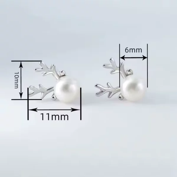 Boucles d'Oreilles Renne Argent avec Perle Fantaisie (dimensions) Boucles d'Oreilles Renne Argent avec Perle Fantaisie (dimensions).