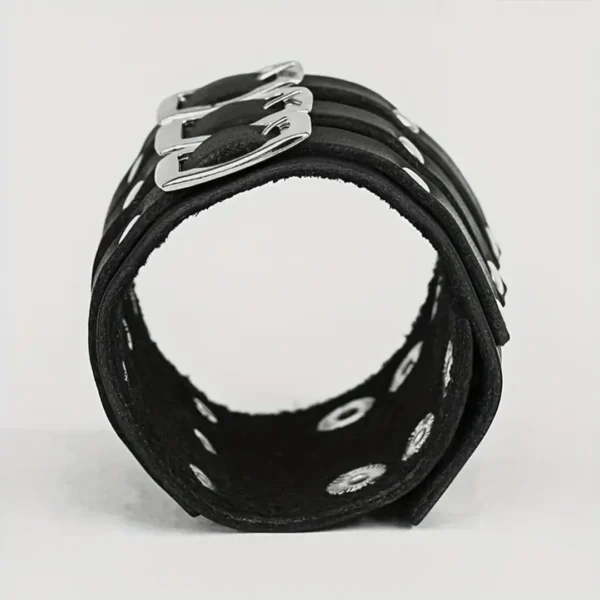 Bracelet Large en Cuir avec Boucles à Ardillon et Rivets 9 Bracelet Large en Cuir avec Boucles à Ardillon et Rivets.