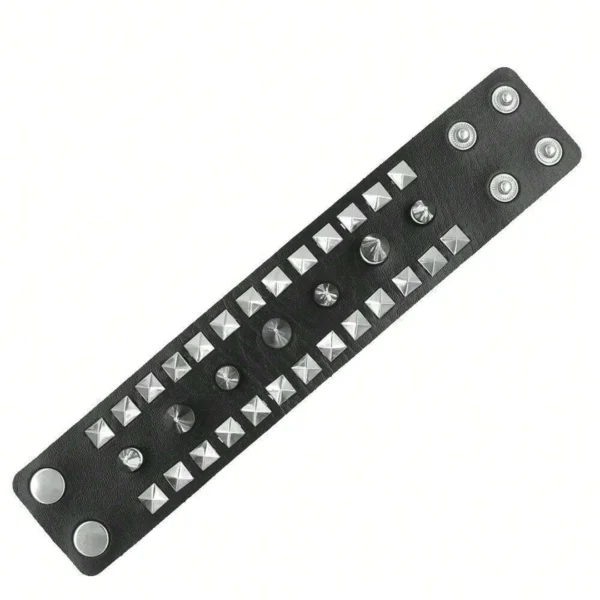 Bracelet en Cuir à Spikes et Rivets Pyramide 2 Bracelet en Cuir à Pointes Coniques et Rivets Pyramide.