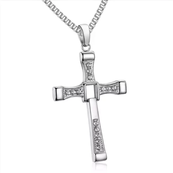 Chaîne Croix Gothique Homme avec Zircons Inspiration Toreto 2 Chaîne Croix Gothique Homme avec Zircons Inspiration Toreto.