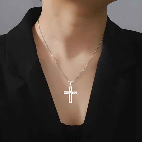 Chaîne Croix JESUS Stylisée en Acier (autour du cou).