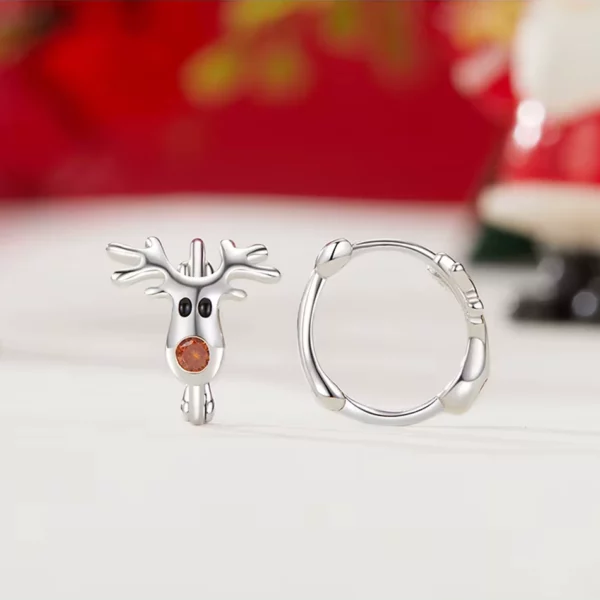 Créoles Renne en Argent 925 avec Nez Rouge en Zircon (expo) Créoles Renne en Argent 925 avec Nez Rouge en Zircon (expo).