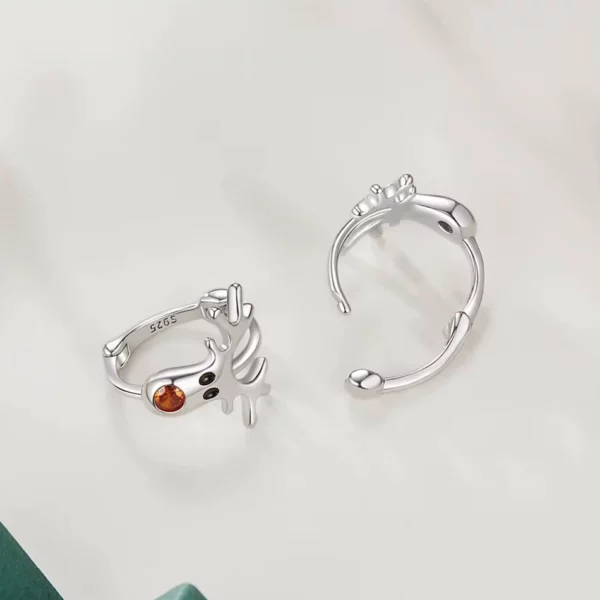 Créoles Renne en Argent 925 avec Nez Rouge en Zircon (mécanisme ouverture) Créoles Renne en Argent 925 avec Nez Rouge en Zircon (mécanisme ouverture).