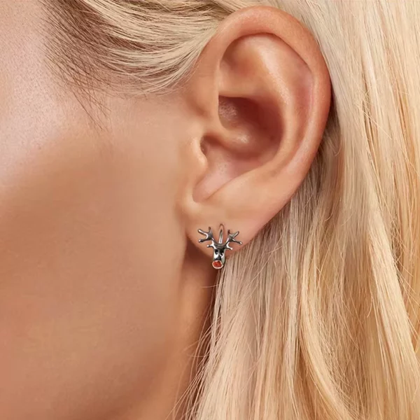 Créoles Renne en Argent 925 avec Nez Rouge en Zircon (sur lobe) Créoles Renne en Argent 925 avec Nez Rouge en Zircon (sur lobe).