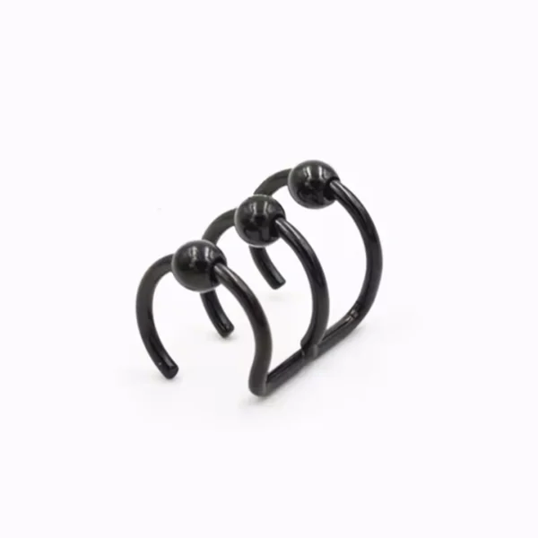 Faux Piercing Triple Anneau avec Billes en Acier 316L Noir PVD Faux Piercing Triple Anneau avec Billes en Acier 316L Noir PVD.