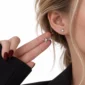 Femme avec Boucles d’Oreilles Composition d’Étoiles en Argent 925