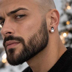 Homme avec Boucles d’Oreilles Bonhomme de Neige Perlé en Argent 925.