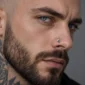 Homme avec Piercing Narine Tête de Mort Narquoise Acier 316L.