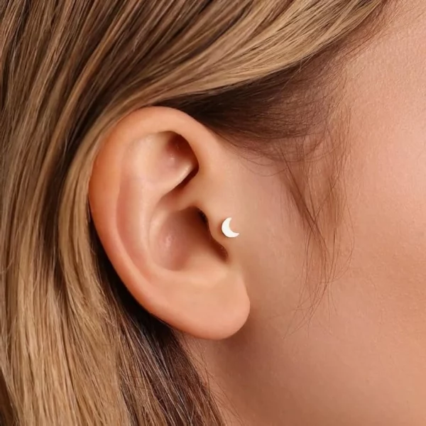 Piercing Labret Croissant de Lune en Titane (tragus) Piercing Labret Croissant de Lune en Titane (tragus).