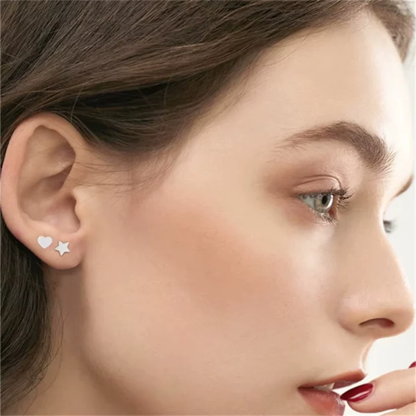 Piercing Labret Étoile en Titane (lobe) Piercing Labret Étoile en Titane (lobe).