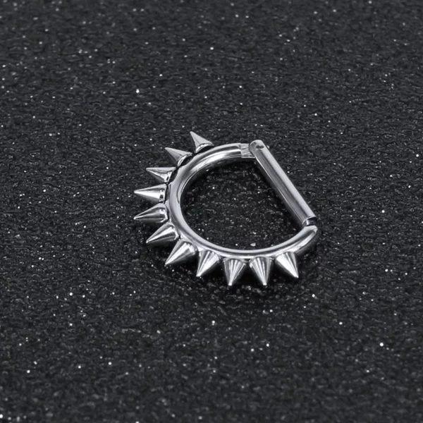 Piercing Septum Clicker Demi-Cercle en Acier avec Spikes (expo 2) Piercing Septum Clicker Demi-Cercle en Acier avec Spikes (expo).