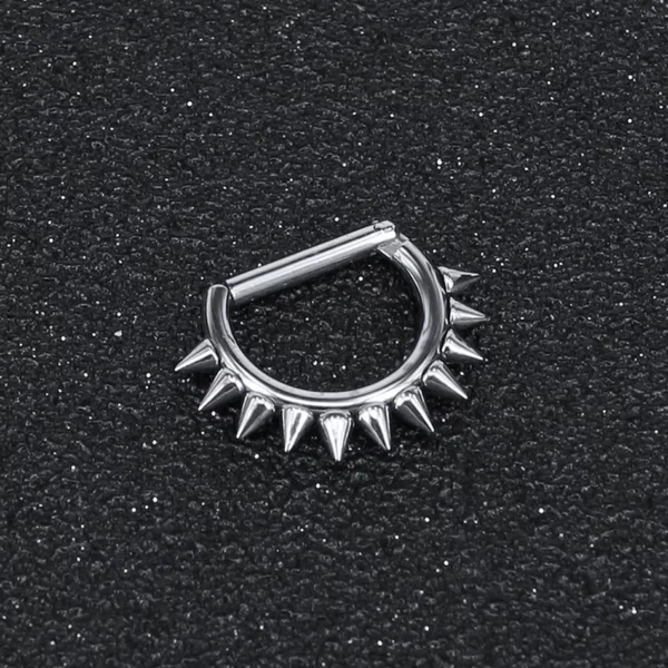 Piercing Septum Clicker Demi-Cercle en Acier avec Spikes (expo) Piercing Septum Clicker Demi-Cercle en Acier avec Spikes (expo).