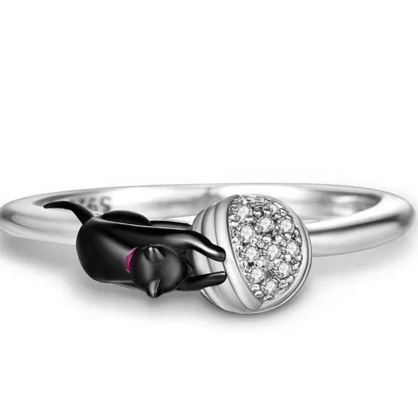 Bague Femme en Argent Chat Joueur avec Balle Scintillante (de dessus) Bague Femme en Argent Chat Joueur avec Balle Scintillante (de dessus).
