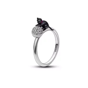 Bague Femme en Argent Chat Joueur avec Balle Scintillante (de profil).