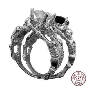 Bague Gothique Squelettes Prosternés Argent 925 Zircon.