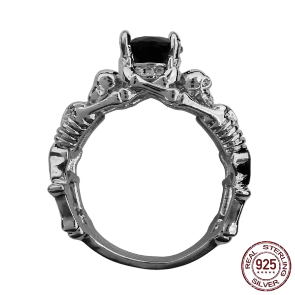 Bague Gothique Squelettes Prosternés Argent 925 Zircon Noir Bague Gothique Squelettes Prosternés Argent 925 Zircon Noir
