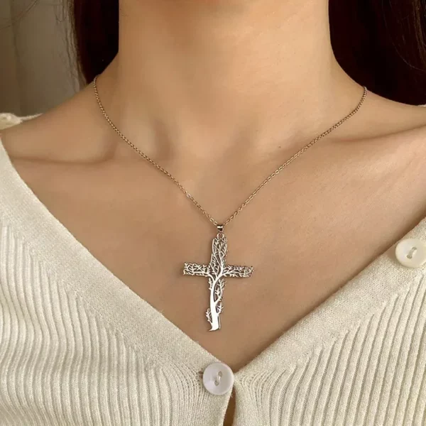 Chaîne Croix Arborescente en Acier (autour du cou) Chaîne Croix Arborescente en Acier (autour du cou).