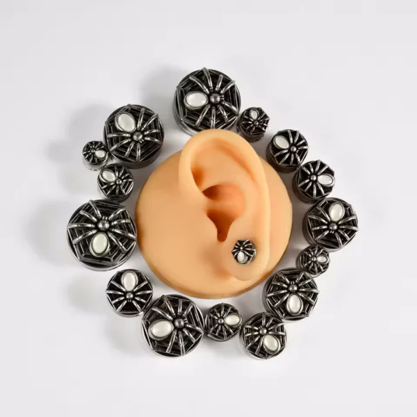 Écarteur Tunnel Araignée Sertie d'une Opale en Acier Chirurgical (variations) Écarteur Tunnel Araignée Sertie d'une Opale en Acier Chirurgical (variations).