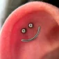 Ensemble de Piercing d'Oreille 'Smiley' en Titane à Filetage Interne (sur cartilage).