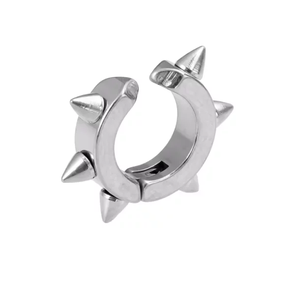 Faux Piercing Clip Oreille en Acier Inoxydable Orné de Spikes (variante acier ouvert) Faux Piercing Clip Oreille en Acier Inoxydable Orné de Spikes (variante acier ouvert).