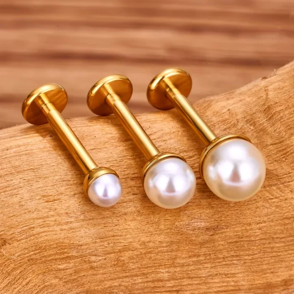 Piercing Labret Perle Nacrée 3-4-5 mm sur Socle Titane (variantes anodisé doré) Piercing Labret Perle Nacrée 3-4-5 mm sur Socle Titane (variantes anodisé doré).