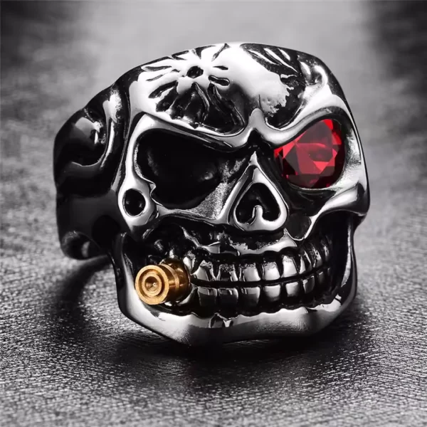 Bague Tête de Mort Biker Œil en Zircon Rouge Bague Tête de Mort Biker Œil en Zircon Rouge.