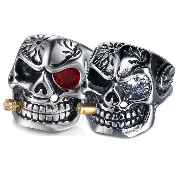 Bague Tête de Mort avec Cigare à Œil en Zircon Rouge ou Blanc Bague Tête de Mort avec Cigare à Œil en Zircon Rouge ou Blanc.