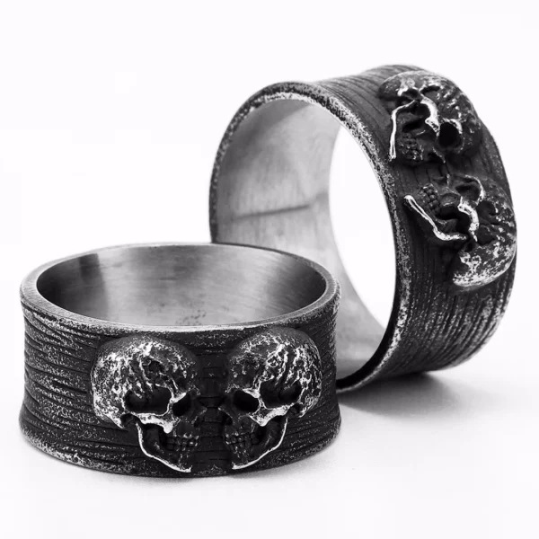 Bague Têtes de Mort Complices Acier Noir Texturé.