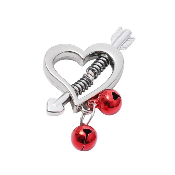 Faux Piercing Téton Cœur & Flèche à Ressorts - Variante Clochettes Rouges Faux Piercing Téton Cœur & Flèche à Ressorts - Variante Clochettes Rouges.