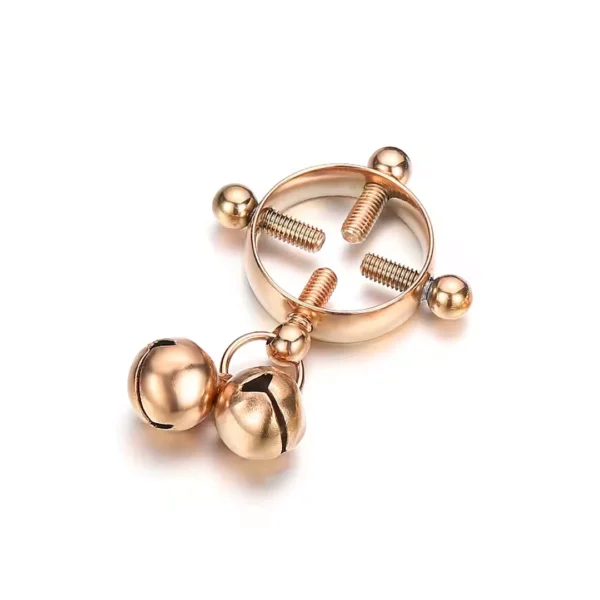 Faux Piercing Téton Réglable Vis de Serrage avec Clochettes (variante couleur or rose PVD) Faux Piercing Téton Réglable Vis de Serrage avec Clochettes (variante couleur or rose PVD).