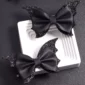 Barrettes Noires pour cheveux ornées d'un Nœud Papillon en Cuir & d'Ailes de Chauve-Souris.