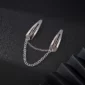 Barrettes à Cheveux en Acier Inoxydable Reliées par Fines Chaînes Métalliques.