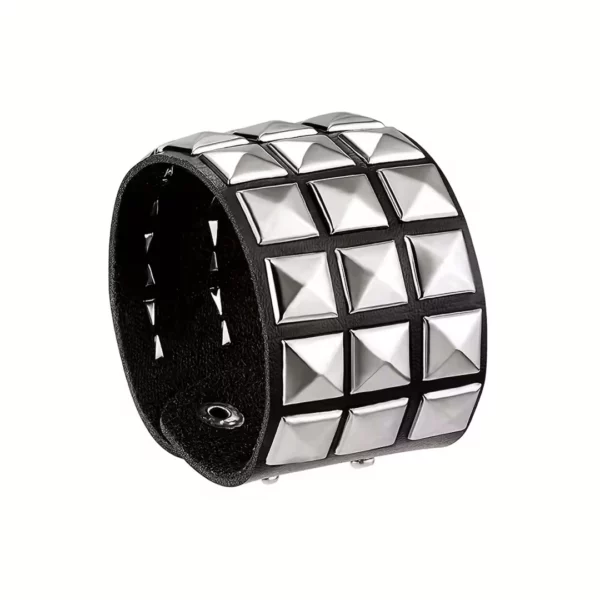 Bracelet Cuir Noir avec Rivets Punk Pyramide 3 Lignes Bracelet Cuir Noir avec Rivets Punk Pyramide 3 Lignes.