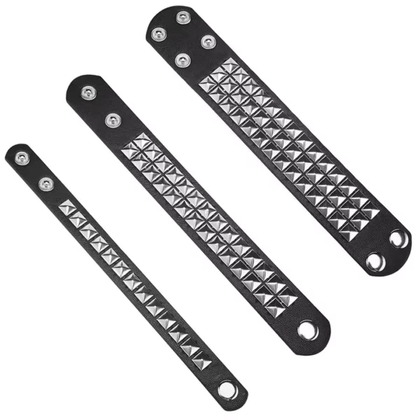 Bracelet Cuir Noir avec Rivets Punk Pyramide 3 Variantes Bracelet Cuir Noir avec Rivets Punk Pyramide 3 Variantes.