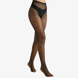 Femme avec des Collants en Résille Noire parsemés de Strass Scintillants.