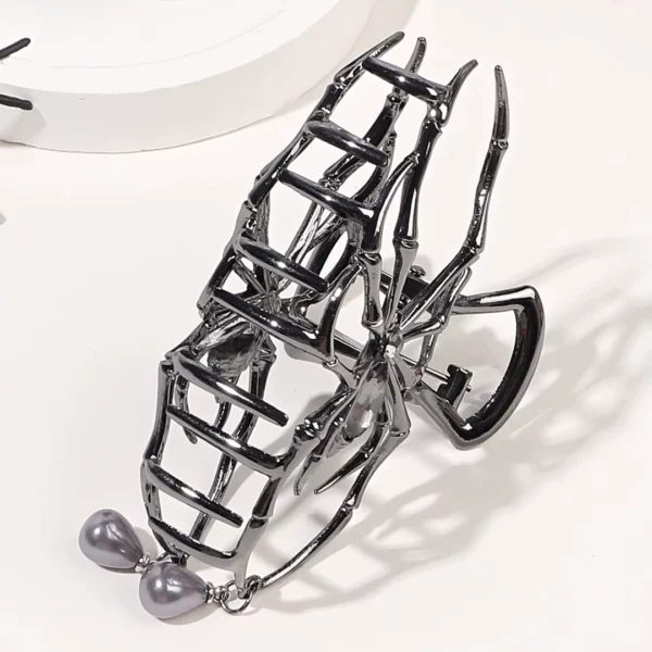 Grande Pince à Cheveux Araignée Noire & Perles Grises Grande Pince à Cheveux Araignée Noire & Perles Grises.