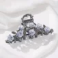 Grande Pince à Cheveux Fleurs de Camélia Bleutées en Acier.