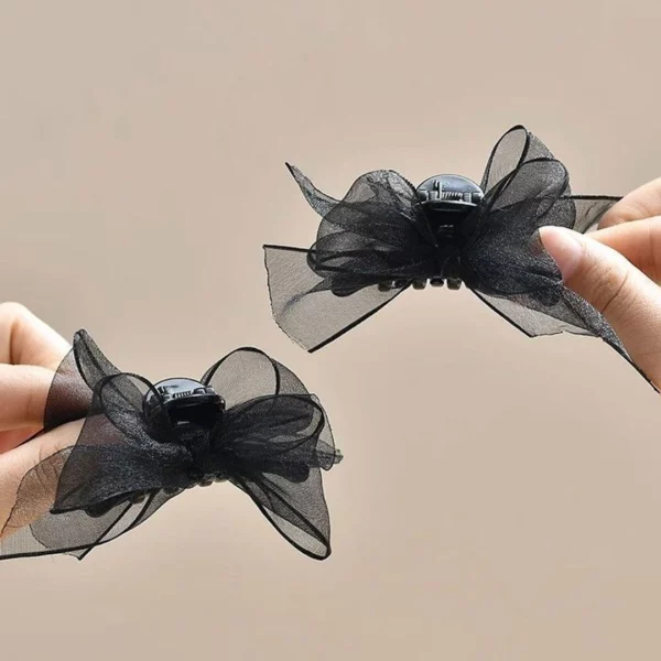 Pinces à Cheveux ornées de Nœuds Papillon en Organza Noir Pinces à Cheveux ornées de Nœuds Papillon en Organza Noir.