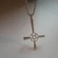 Collier Gothique Croix Inversée & Pentacle en Acier Inoxydable.