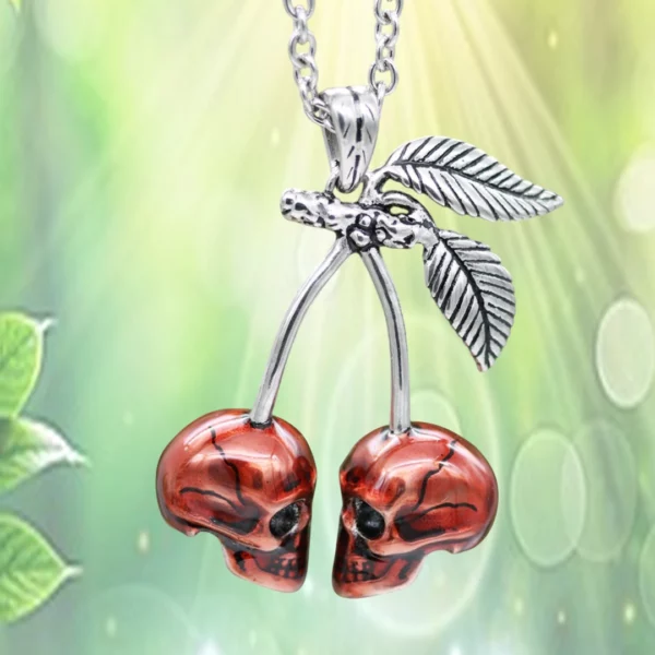 Collier Gothique Tête de Mort Cerise en Acier et Époxy Rouge.