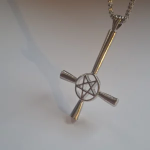 Collier Pendentif Gothique Croix Inversée & Pentacle avec Chaîne à Maille Pop Corn.
