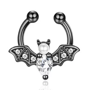 Faux Piercing Septum à Clip Chauve-Souris Scintillante.