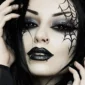 Femme portant un Piercing Nez Stud U Araignée Noire en Acier Ionisé
